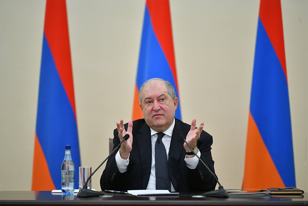 “Black and white are not our colours, the tricolour is ours.” President Armen Sarkissian met with representatives of youth organizations