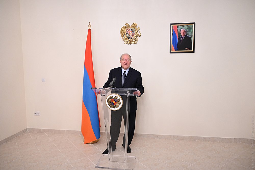 If we can have a clear vision, program, discipline, commitment, and nationwide unity, I am sure we will get out of this situation․ President Sarkissian met with the members of the executive body of the Qatari Armenian community