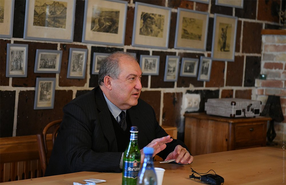 It is important to me to put the country onto the right path at least a little. President Armen Sarkissian met with public representatives in Gyumri