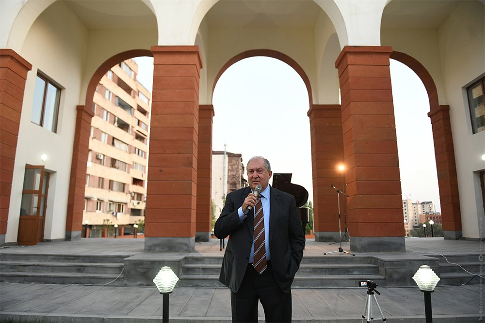 President Sarkissian participated at the photo exhibition of the young people involved in the Homeland Defender program: If each of us help these young people return to normal life, it would be a great job