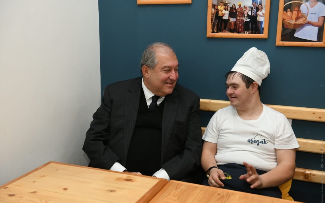President Armen Sarkissian was hosted at the Aregak inclusive bakery-café
